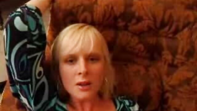Julia Stone ตัวเล็ก tittied วีดีโอ โป๊ น้อง แน ท เจี๊ยบกำลังถูหีของเธอทั่วไก่แข็ง